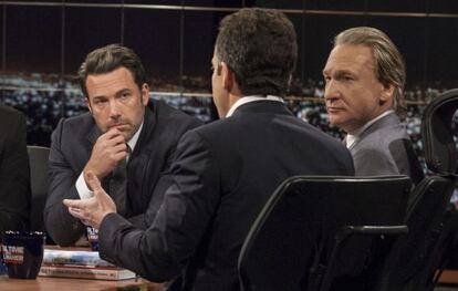Aflleck, de cara, durante un momento del debate en el programa de la HBO 'Real Time With Bill Maher.