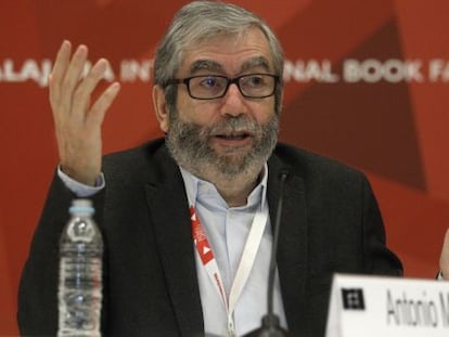 Muñoz Molina en su intervención en la edición XXIX del FIL.