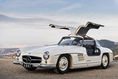 Un Mercedes Benz 300SL de 1955, con sus puertas ‘alas de gaviota’: su precio suele estar muy por encima del millón.