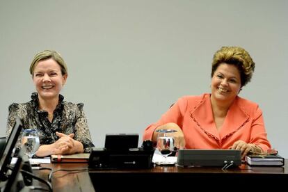 Brazilian President Dilma Rousseff (r) smiles next to her Chief of Staff Gleisi Hoffmann during a meeting with union representatives in Planato Palace on Wednesday.