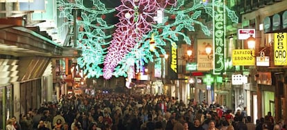 Vista de la calle Preciados de Madrid en Navidad.