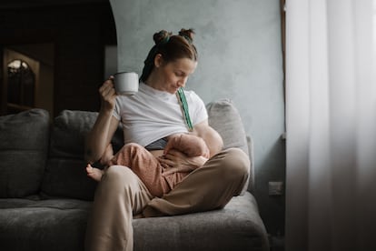 El 'lactivismo' defiende que la responsabilidad no debe recaer solo en las madres. Familiares, parejas, empleadores y Administraciones Públicas deben convertirse en “entornos lactantes corresponsables”.