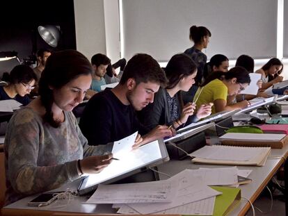 Clase del grado en Diseño y Tecnologías Creativas de la Universidad Politécnica de Valencia.