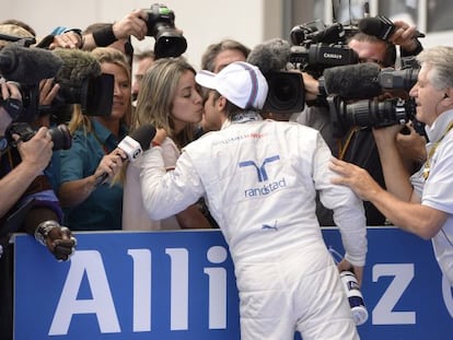 Massa besa a sy mujer Raffaaela Bassi tras conseguir la 'pole' en Austria