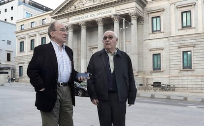 Víctor Díaz-Cardiel (derecha) y Raúl Herrero (izquierda), presos políticos del franquismo.