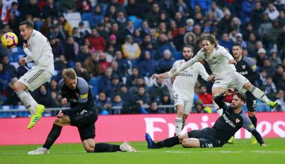 Modric remata al Sevilla.