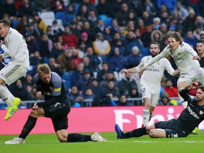 Modric remata al Sevilla.