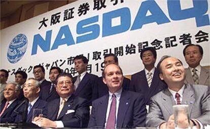 Conferencia de prensa en Japón en junio de 2000 para anunciar la llegada del Nasdaq.