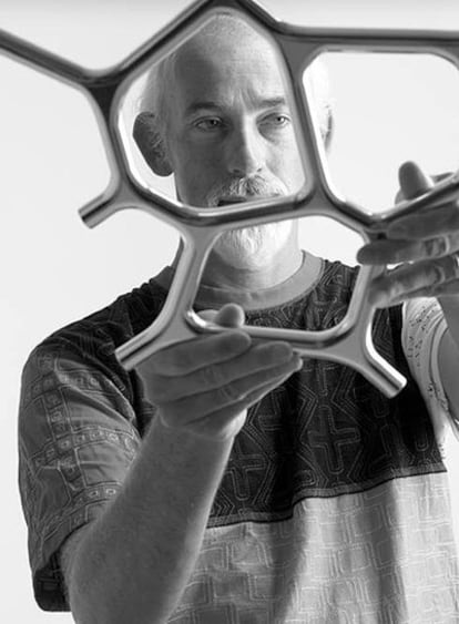 El creador de sillas Orbit, el galés Ross Lovegrove.