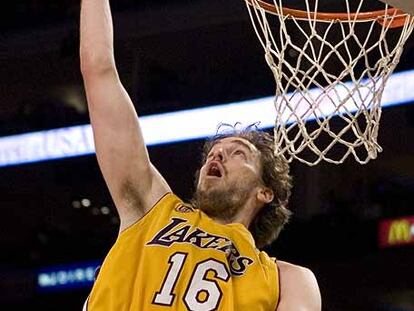 Un enceste de Gasol ante los Kings.