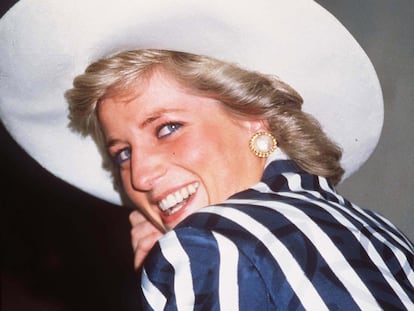 Diana de Gales con una sombrero de Philip Somerville en un viaje a Australia en el año 1988.