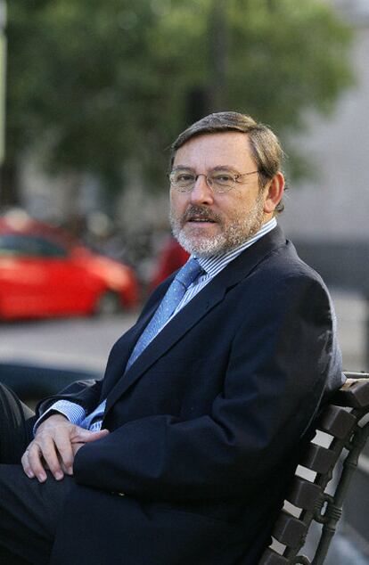 Jaime Lizzavetzky, el candidato socialista a la alcaldía de Madrid, quiere debatir con Gallardón la contaminación de la ciudad.