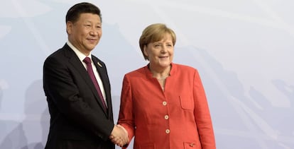 El presidente chino Xi Jinping y la canciller alemana Angela Merkel. 