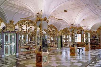 Salón de las piedras preciosas en la antigua Cámara Verde de Dresde (Alemania).