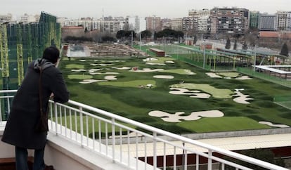 The view of the GreenCanal course from a Canal Isabel II facility on Filipinas Avenue.
