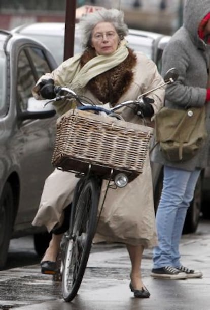 Anne Pingeot, en una calle de París.