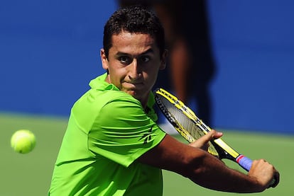 Nicolás Almagro, en un duelo con el francés Julien Benneteau en el  Abierto de Estados Unidos.