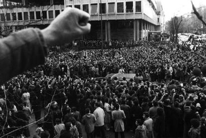 Funeral de los abogados asesinados el 24 de enero de 1977 por pistoleros de ultraderecha en un despacho de la calle de Atocha.