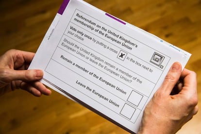 Papeleta electoral para el 'Brexit' que permite optar por la permanencia en la UE o la salida.