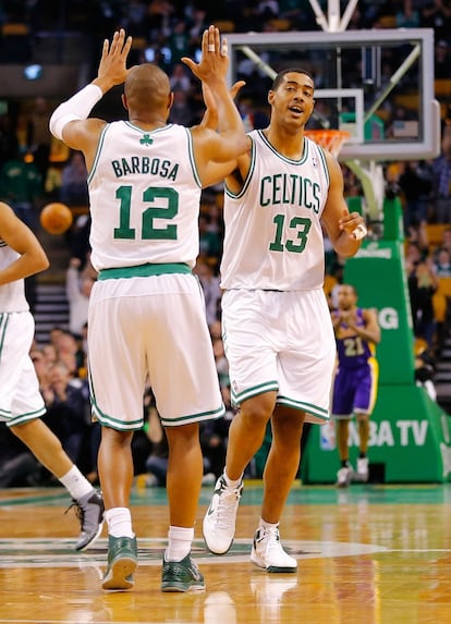 Melo y Barbosa celebran la victoria ante los Lakers.