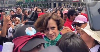 marcha conmemorativa de la masacre del 2 de octubre de 1968 en la Plaza de las Tres Culturas en Tlatelolco, manifestantes exigieron a la opinadora Denise Dresser que abandonara la protesta.