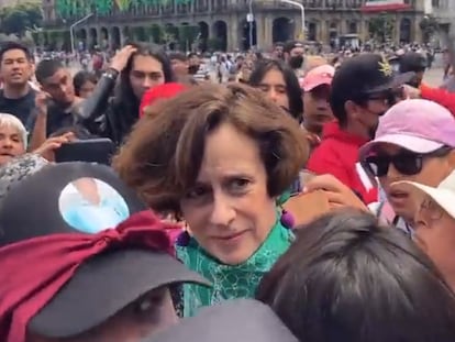 Durante la marcha conmemorativa de la masacre del 2 de octubre de 1968 en la Plaza de las Tres Culturas en Tlatelolco, manifestantes exigieron a la opinadora Denise Dresser que abandonara la protesta.