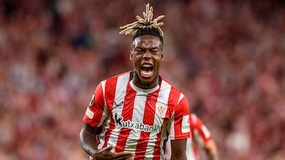 El delantero Nico Williams celebra su gol ante el Slavia de Praga durante el partido de Liga Europa disputado este jueves en San Mamés.
