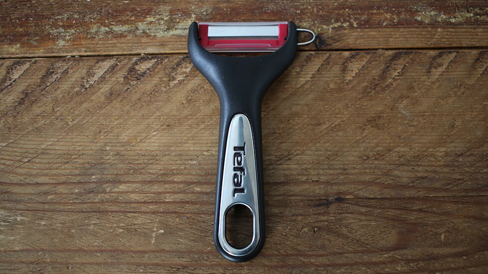 A pesar del renombre de la marca, el pelador de verduras Tefal nos ha parecido poco resistente a la corrosión.