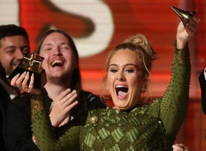 Adele rompe su qinto premio a Mejor Álbum del Año por '25'.
