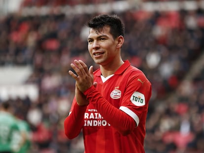 Hirving Lozano durante un partido entre el PSV y el Zwolle.