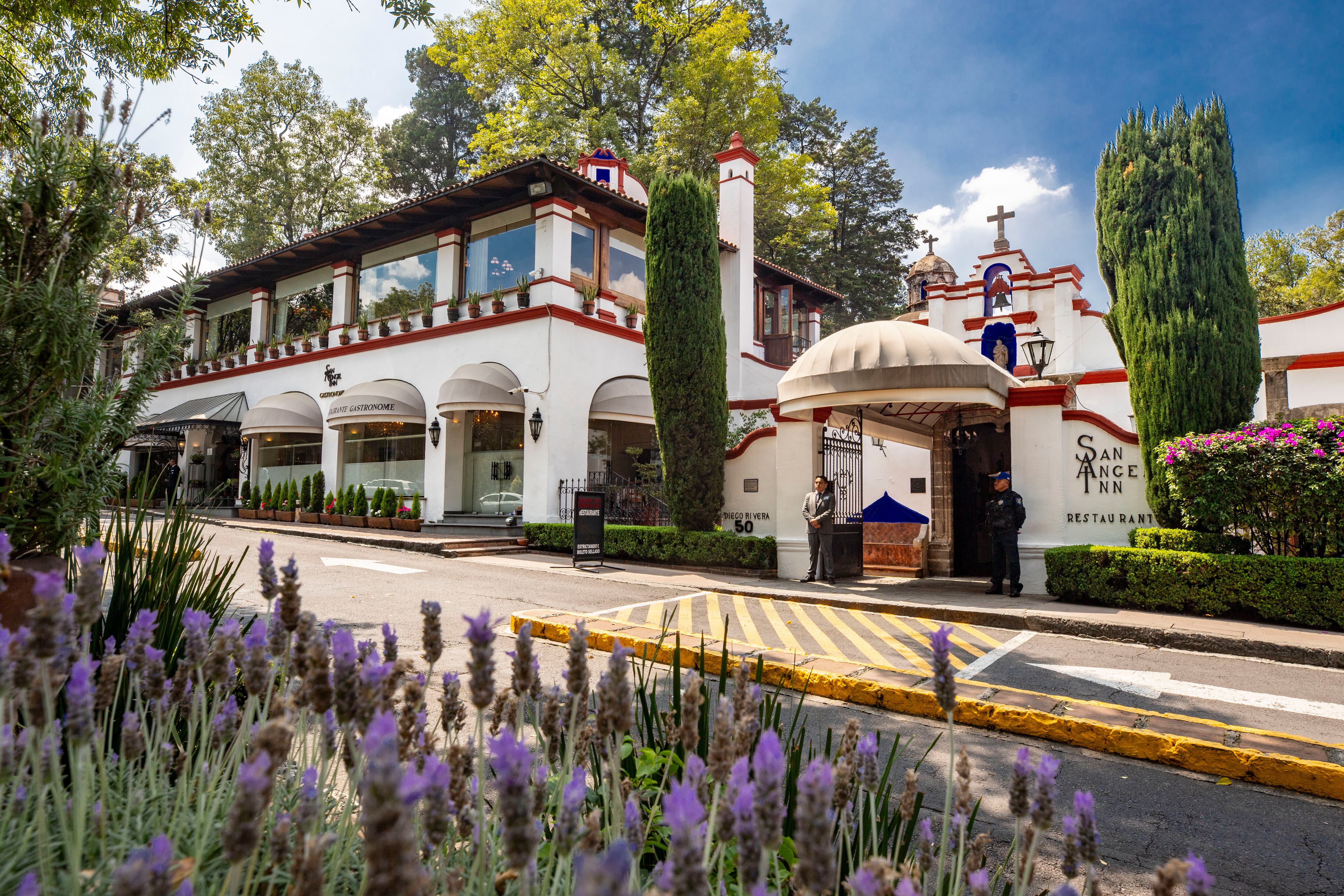 La entrada del restaurante San Ángel Inn en la av. Altavista.