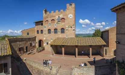 Exteror do 'palazzo' Pretorio, no povo toscano de Certaldo.