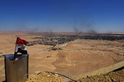 Un equipo de zapadores rusos explosionan las minas plantas en su huida por los yihadistas del ISIS en la ciudad habitada de Palmira.