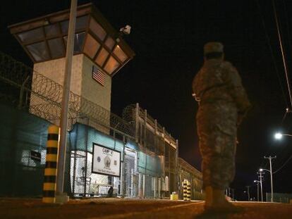 Entrada da prisão de Guantánamo.