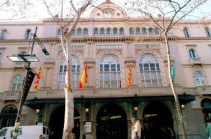 Vista de la fachada exterior del Teatro del Liceo en Barcelona. EFE/Archivo