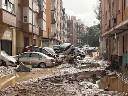 Aspecto de una de las céntricas calles de Paiporta, este miércoles por la mañana.