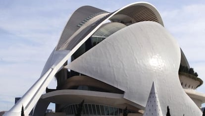Abombamientos en la superficie del Palau de les Arts del arquitecto Santiago Calatrava en Valencia.