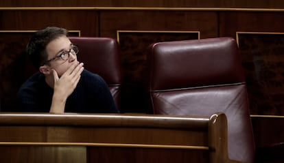 El diputado del grupo de Unidas Podemos Íñigo Errejón en su escaño de un pleno del Congreso de los Diputados, el 15 de noviembre de 2016.