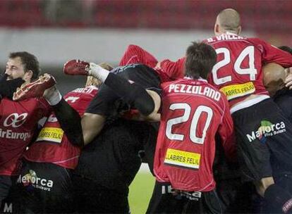 Los jugadores del Mallorca celebran su pase a cuartos.