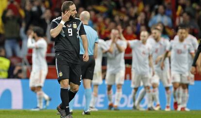 Higuaín lamenta derrota para a Espanha, em Madri.