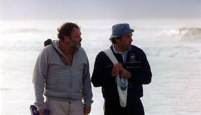 Pablo Carbonell (izquierda) y Pedro Reyes, en la película 'Atún y chocolate'.