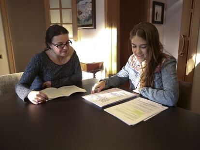 Anna F. recibe apoyo para seguir estudiando la carrera.