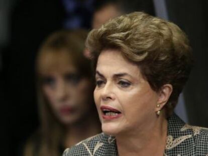 A presidenta afastada Dilma falou aos senadores por cerca de 40 minutos, e falou que  a democracia  está com ela no banco dos réus