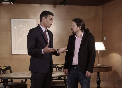 El presidente del Gobierno en funciones, Pedro Sánchez, y el líder de Podemos, Pablo Iglesias, intentan llegar a un acuerdo de investidura el pasado día 9.