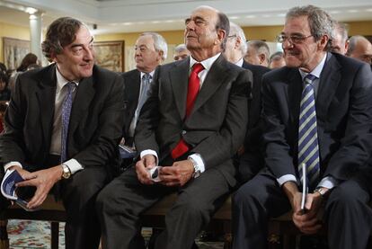 De izquierda a derecha, Juan Rosell, Emilio Botín y César Alierta, el pasado 11 de enero en el palacio de la Moncloa.