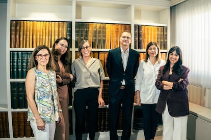Carmen Fernández (Naturgy), Ana Montenegro (Repsol), Ana Rodriguez (Telefónica), Sergio Sánchez (Mapfre España), Sandra Moreno (Accenture España y Portugal) y Carmen Campos (Mutua Madrileña).