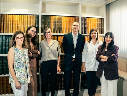 Carmen Fernández (Naturgy), Ana Montenegro (Repsol), Ana Rodriguez (Telefónica), Sergio Sánchez (Mapfre España), Sandra Moreno (Accenture España y Portugal) y Carmen Campos (Mutua Madrileña).