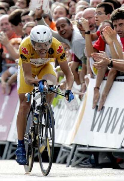 El corredor español Roberto Heras, durante la vigésima etapa de la última Vuelta a España.