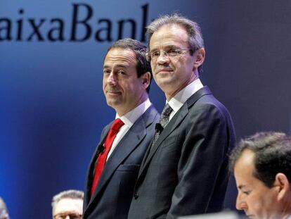 Gonzalo Gortázar (izquierda) y Jordi Gual, consejero delegado y presidente de CaixaBank.