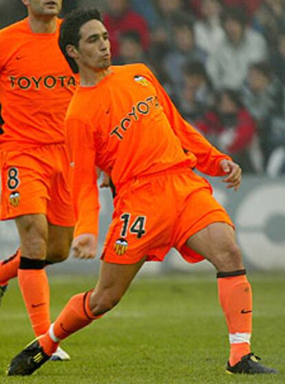 Vicente, instantes después de disparar y marcar el tercer gol.